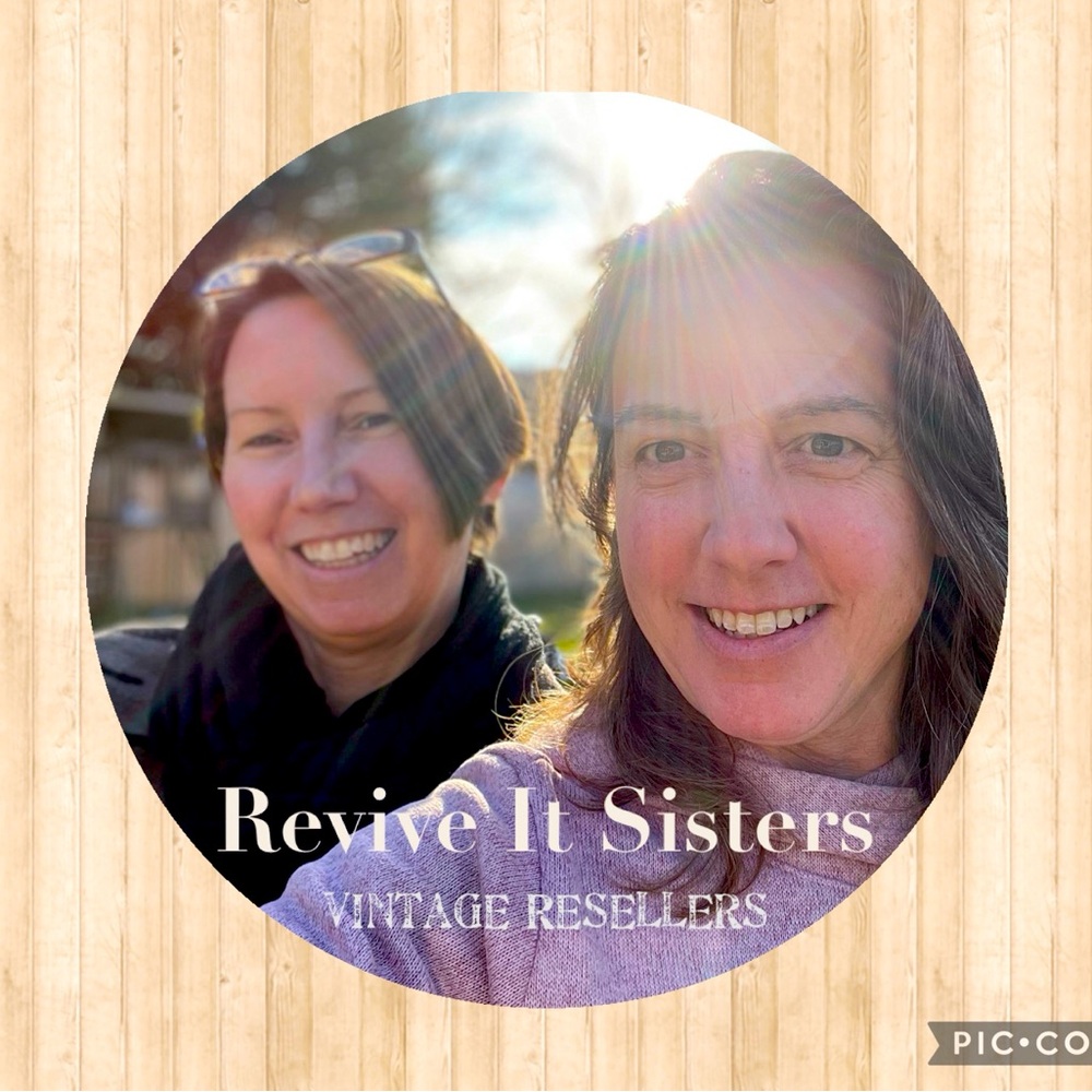 Meet your Posher, Revive It Sisters